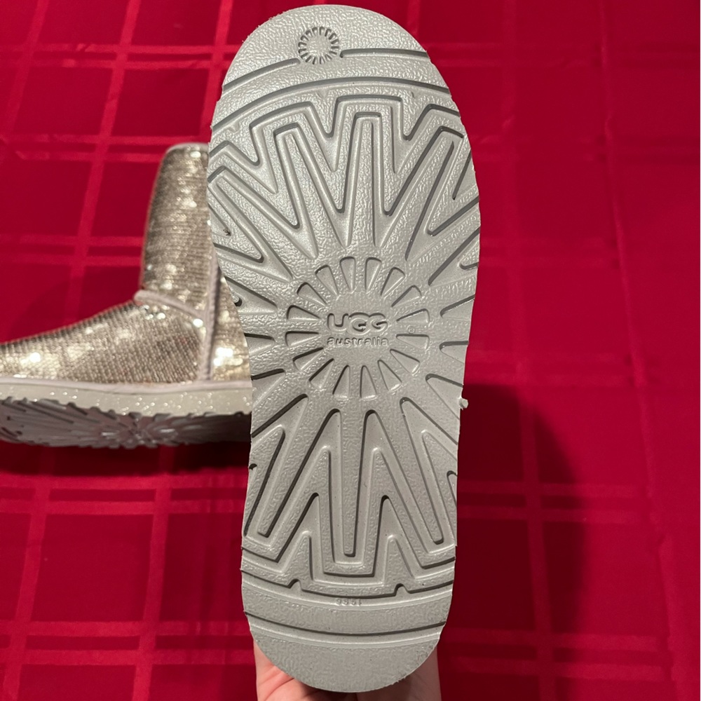 UGG Silver sequin, never worn SIZE 6.5